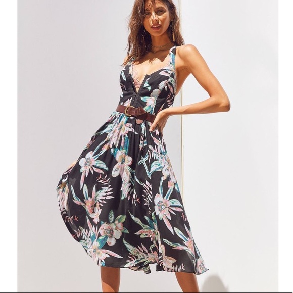 Urban Outfitters Dresses & Skirts - NWT Kimchi Blue Bermuda Nights Hook Floral Dress🌺